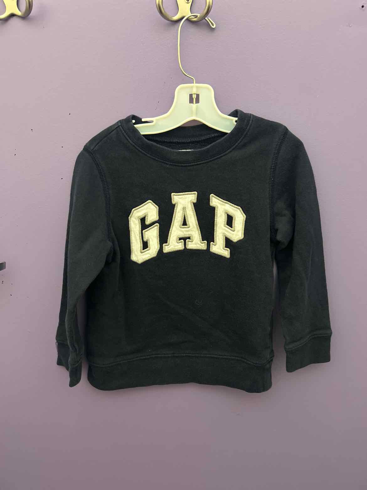 Gap (B) Black Toddler Size 5 Sweatshirt