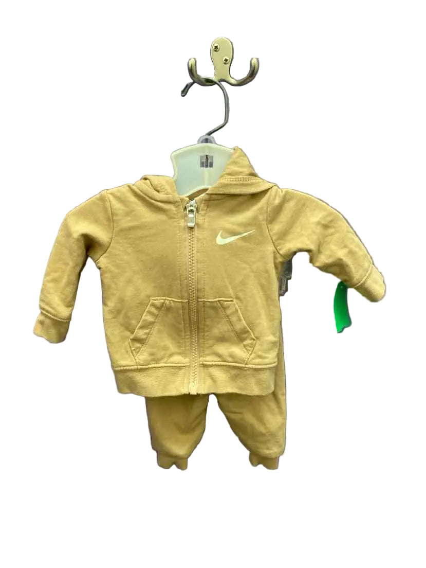 Nike (B) Beige Infant Size NB 2PC Casual