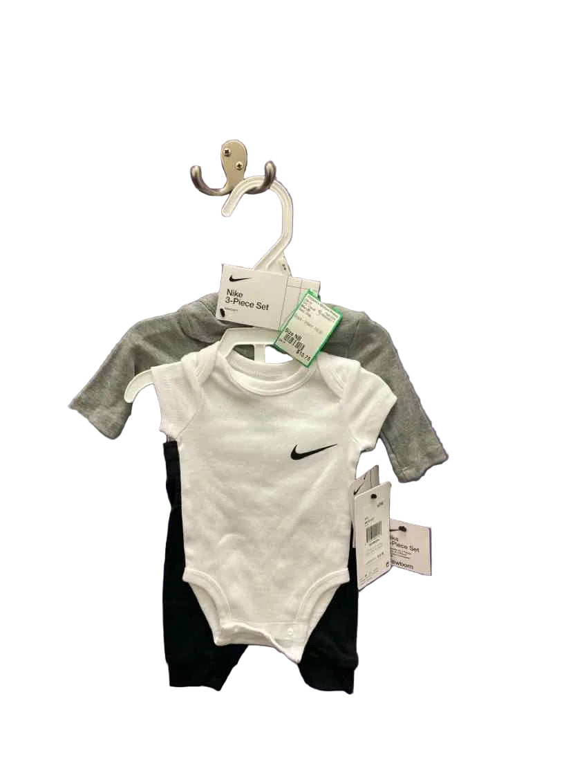Nike (B) Black Gray Infant Size NB 3PC Casual