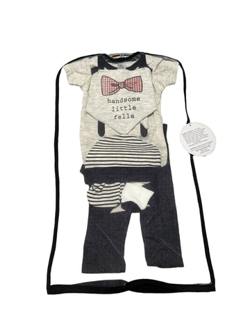 Outfit Baby Kiss Size 0-3M NWT