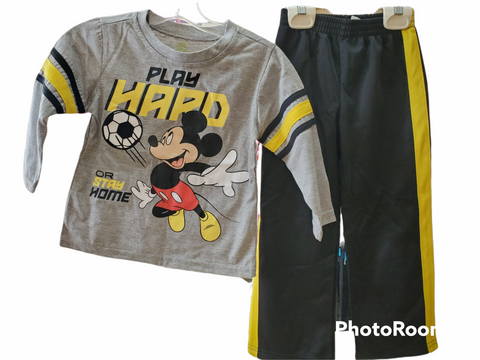 Outfit Disney size 24M. NWT